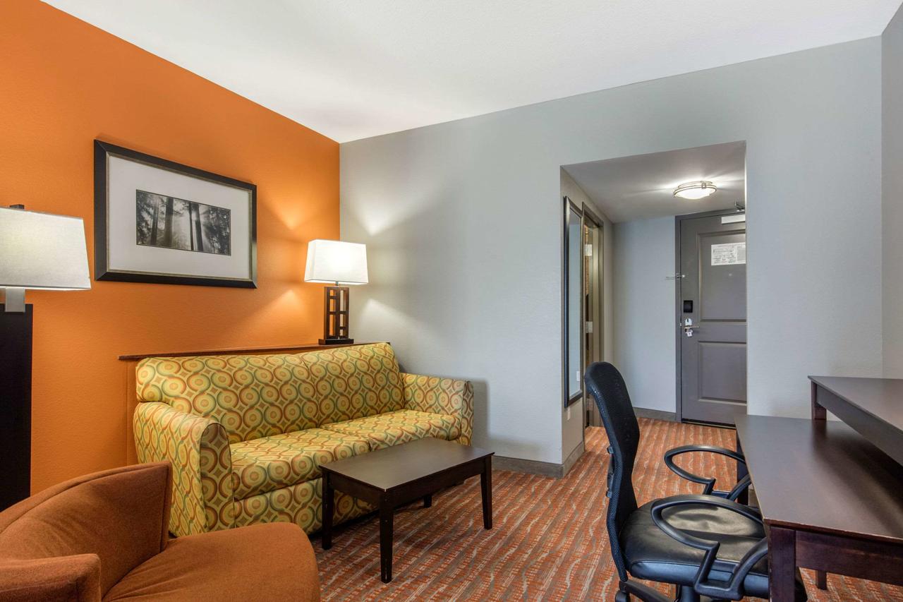 Comfort Suites Jackson I-40 - thumb 21