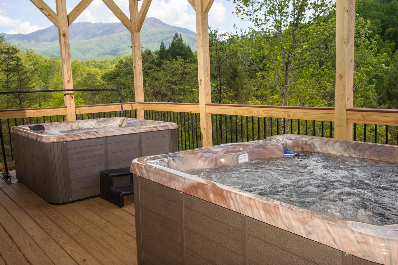 GREENBRIER ESTATE - thumb 5