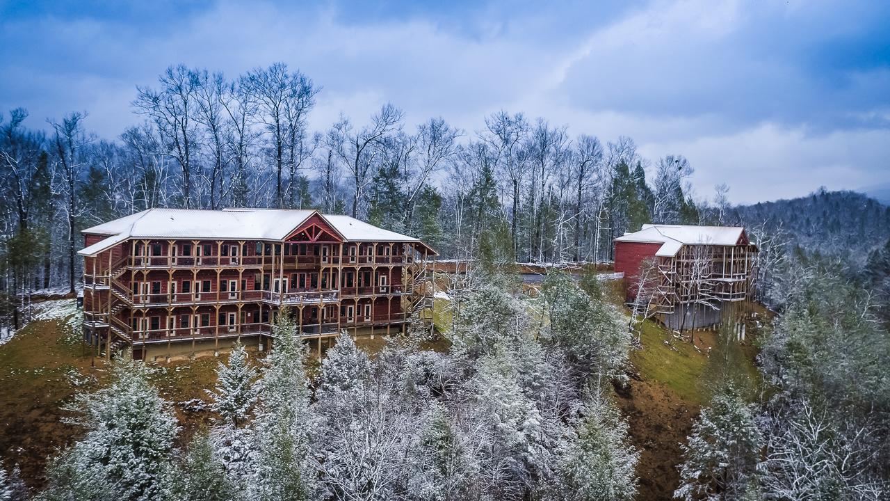 GREENBRIER ESTATE - thumb 1