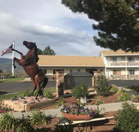Broken Spur Inn  Steakhouse - Accommodation Rooms