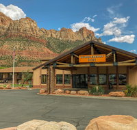 Bumbleberry Inn - Accommodation Rooms