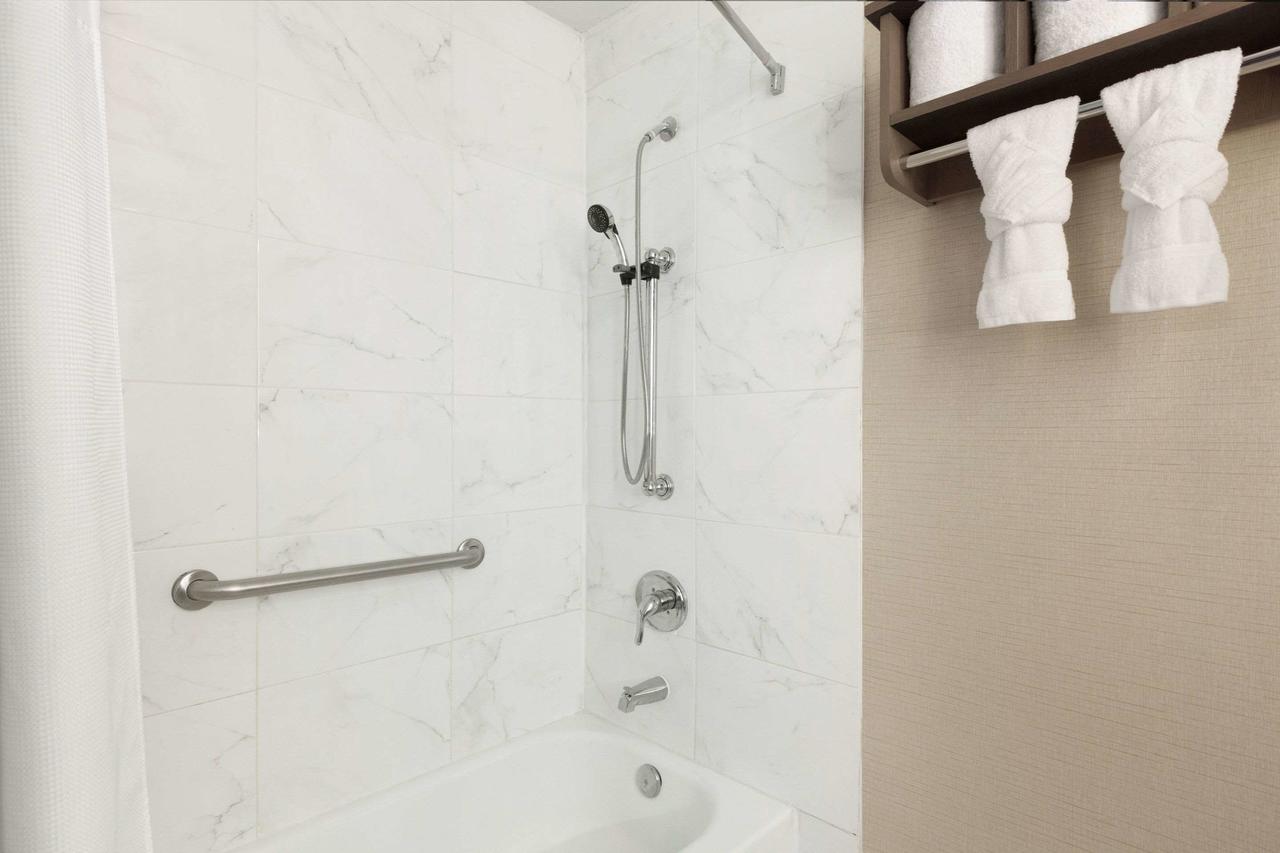 Surfbreak Oceanfront Hotel, An Ascend Hotel Collection Member - thumb 8