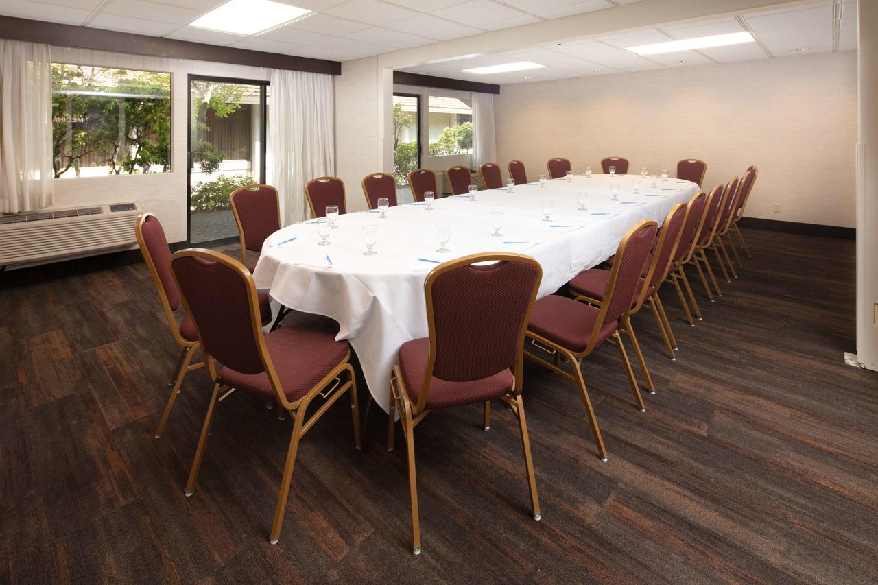 Red Lion Hotel Bellevue - thumb 24