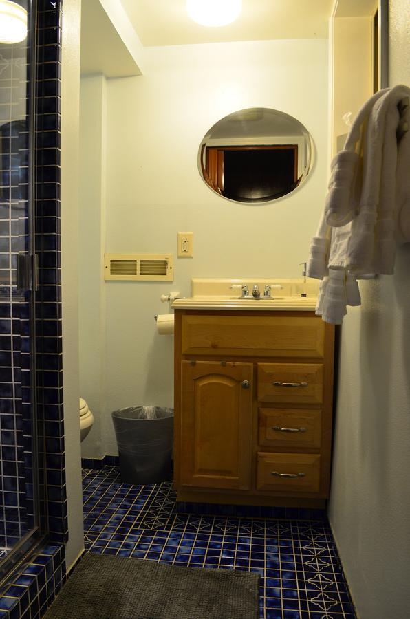 Wine Country Contemporary Retreat - thumb 15