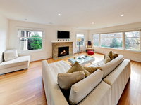 346 West Kinnear Place Home Accommodation Rooms