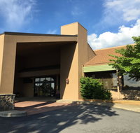 Holiday Lodge Hotel and Conference Center - Accommodation Rooms