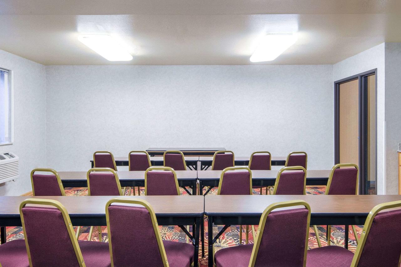 Super 8 By Wyndham Wheeling - thumb 32