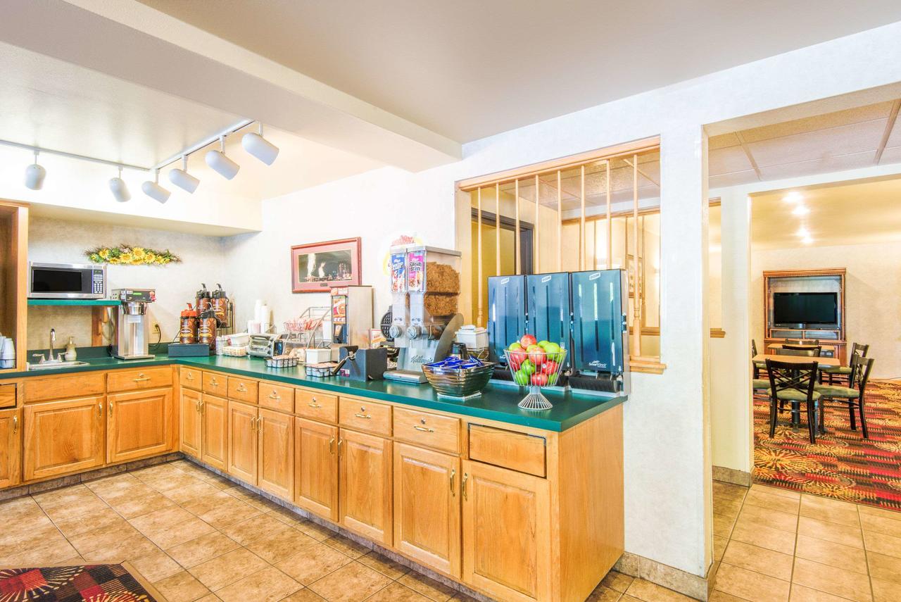 Super 8 By Wyndham Wheeling - thumb 24