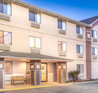 Super 8 by Wyndham Wheeling - Accommodation Rooms