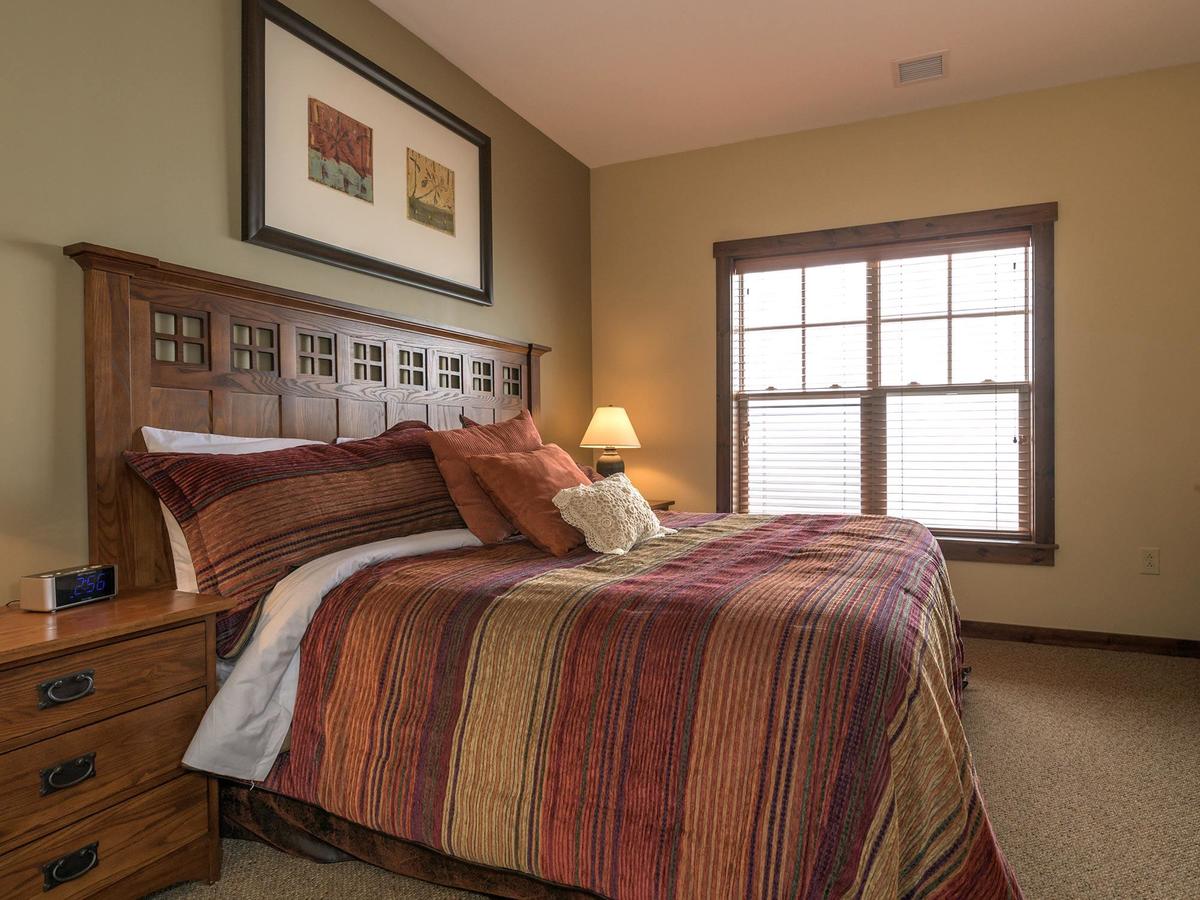 2 Br: Soaring Eagle 211 - thumb 12