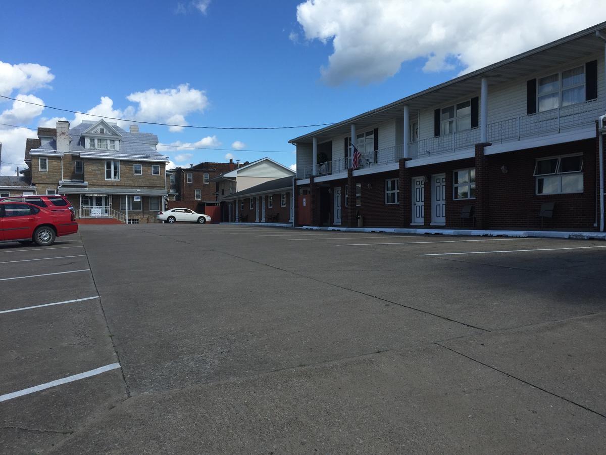 Colonial Hotel-Motel - thumb 1