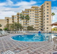 1 RESORT STYLE LIVING CLOSE TO ALL ATTRACTIONS-Tourist Central - Accommodation Rooms