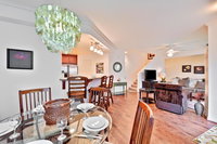 850 - Beauty and the Beach Accommodation Rooms