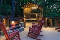 'Bear Mountain Chalet' with Private Deck  Hot Tub Accommodation Rooms