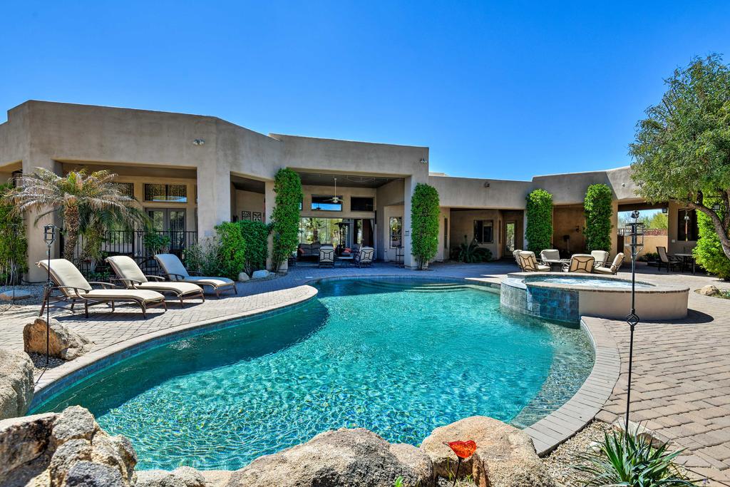 'Cactus Corridor' - A Luxurious Scottsdale Villa! - thumb 1