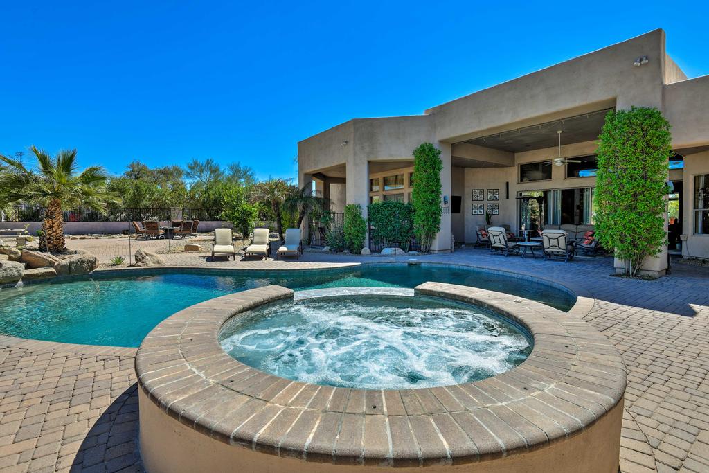 'Cactus Corridor' - A Luxurious Scottsdale Villa! - thumb 0
