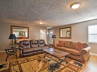 'Country Charm - ' Luxury Sevierville Home with Hot Tub Accommodation Rooms