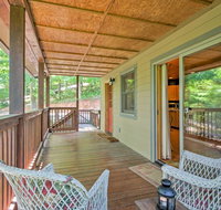 'Fox Den' Cozy and Rustic Whittier Cabin with Hot Tub! - Accommodation Rooms