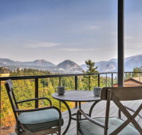 'Gorge Retreat' - Modern Carson Home with Mtn Views - Accommodation Rooms