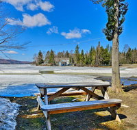 'Grouse Landing' Cozy Waterfront Home on Back Lake - Accommodation Rooms