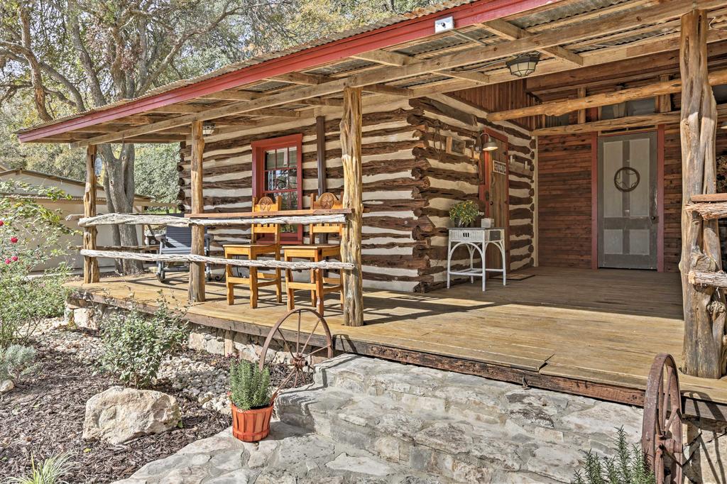 'Gruene Cabin' - Pet Friendly New Braunfels Studio - thumb 1