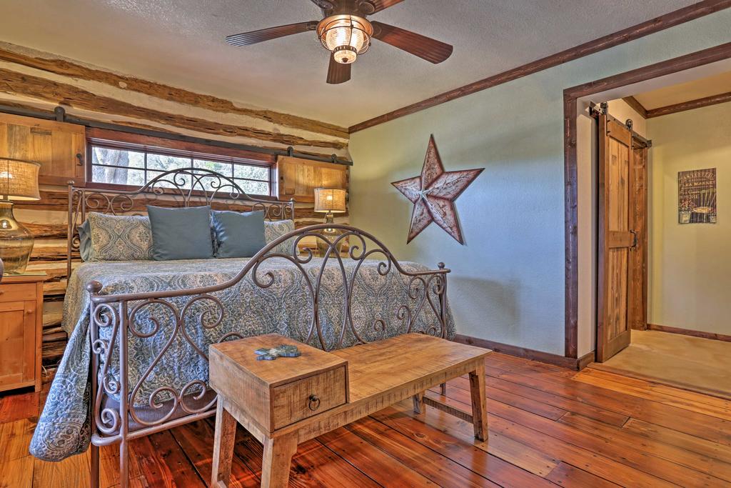 'Gruene Cabin' - Pet Friendly New Braunfels Studio - thumb 3