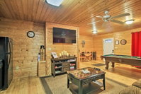 'Hidden Hideaway' - Cabin with Hot Tub  Pool Table Accommodation Rooms