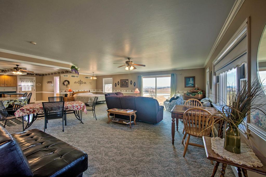 'Hilltop Scenic View Lodging' In New Holland! - thumb 3