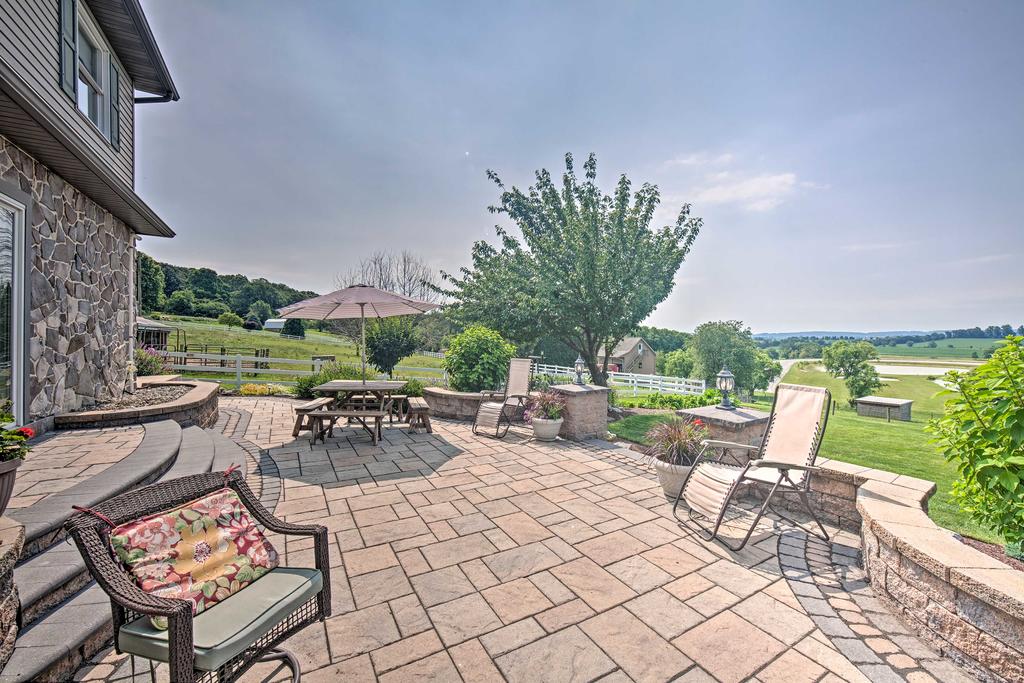 'Hilltop Scenic View Lodging' In New Holland! - thumb 0