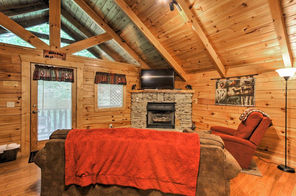 'Mountain Dream Cabin' With Hot Tub, 7Mi To Gatlinburg - thumb 3