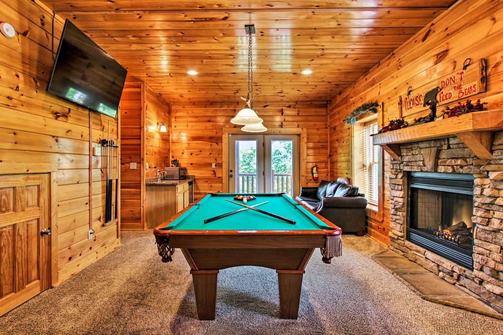 'Mountain Paws Retreat' With Hot Tub In Pigeon Forge! - thumb 2