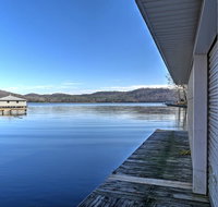 'Paradise Cove' Lakeside Cabin with Boathouse & Dock - Accommodation Rooms