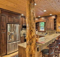 'Peaceful Getaway' Penrose Cabin with Hot Tub and Pond - Accommodation Rooms