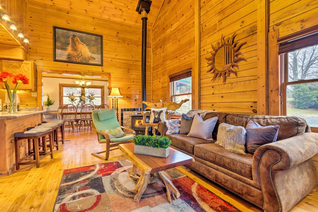 'The Bear's Den' Near Sugar Mtn & Beech Mtn! - thumb 0