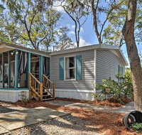 'The Lodge' at Colonel's Island with Screened Porch! - Accommodation Rooms