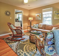 'The Peachtree Cottage' with Hot Tub in New Buffalo - Accommodation Rooms