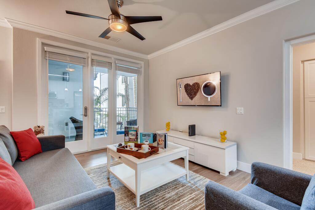 (70% Off) - Coffee House - Top Location Work Or Fun 2BR/2.5 Bath - Pool, Gym, & Free Parking (FV8) - thumb 2