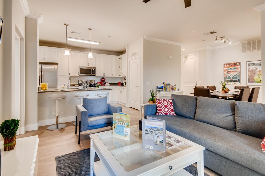 (70% Off) - San Diego Top Location Work Or Fun 2BR/2.5 Bath - Pool, Gym, & Free Parking (FV10) - thumb 2