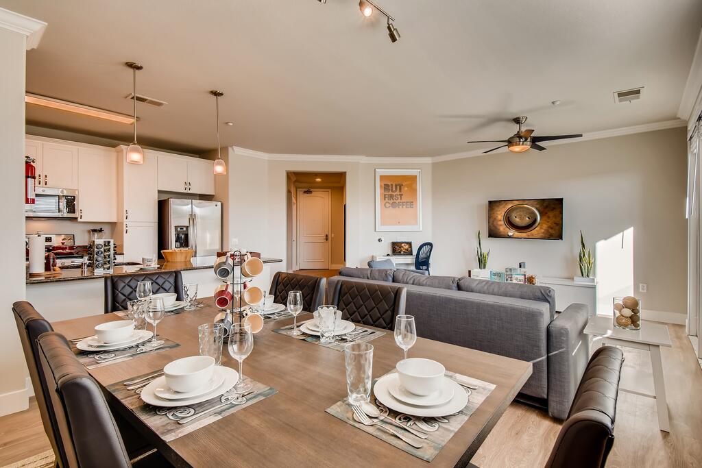 (70% Off) - San Diego Top Location Work Or Fun 2BR/Bath With Free Parking (FV9) - thumb 0