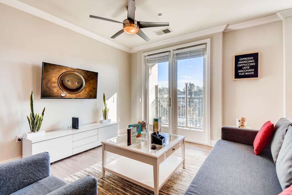 (70% Off) - San Diego Top Location Work Or Fun 2BR/Bath With Free Parking (FV9) - thumb 2