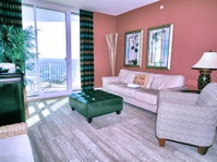 0708 - 1B/2 Bath With Bonus Room. Master Bedroom  Living Room Face the Gulf Accommodation Rooms