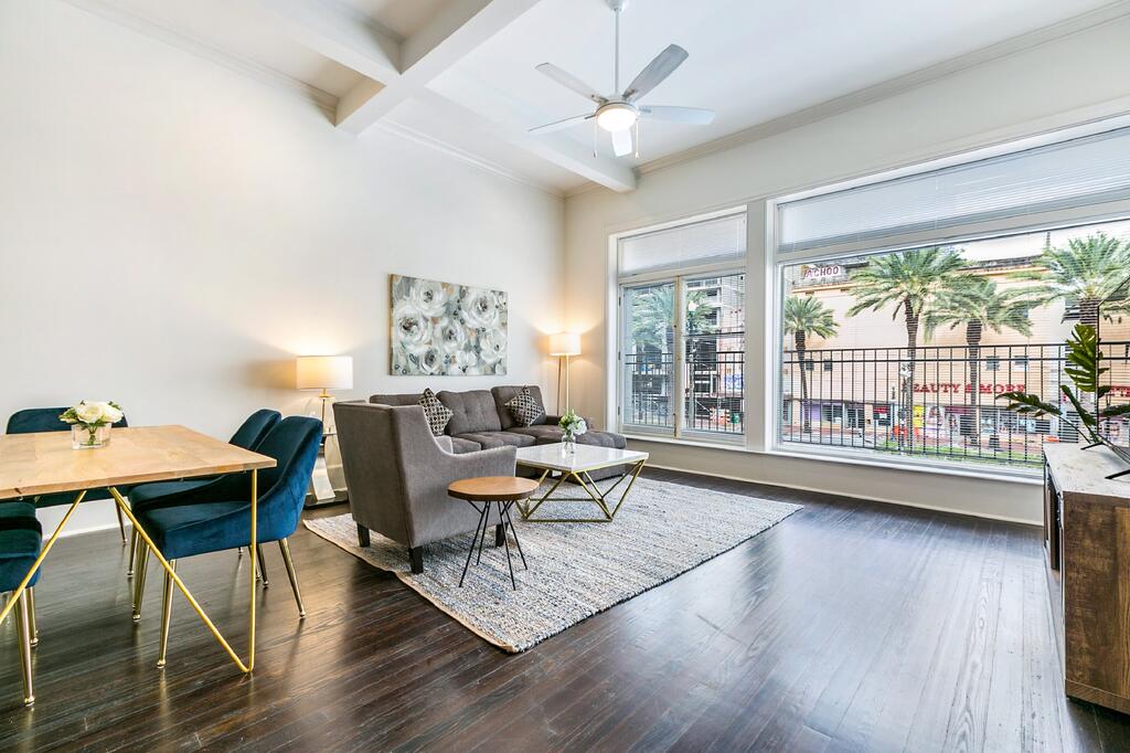 1 And 2 BR Luxury Condos Steps Away From French Quarter - thumb 2
