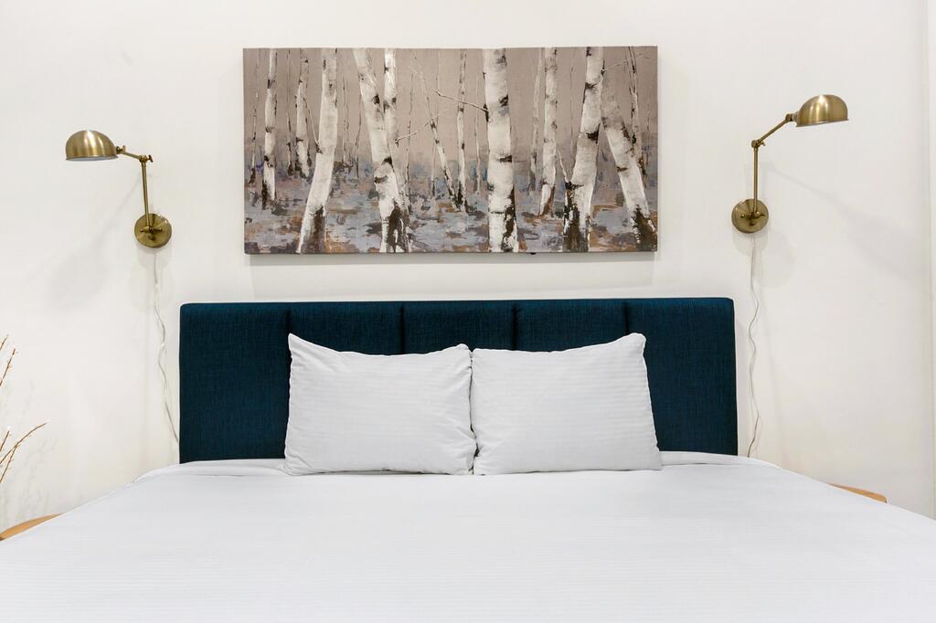 1 And 2 BR Luxury Condos Steps Away From French Quarter - thumb 3