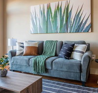 1 BR Apt Downtown by Frontdesk - Accommodation Rooms