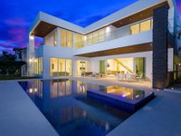 10 Bed Villa in the heart of Downtown Pool Accommodation Rooms
