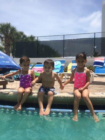 100 Now Open Beach Ft Lauderdale Located In Resort, Large Corner Unit Partial Ocean View - thumb 3