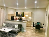 11642 Gothic Avenue Accommodation Rooms