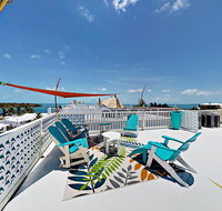 12400 Overseas Hwy Villa #7 - Accommodation Rooms