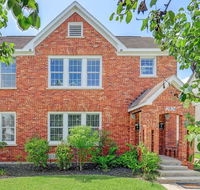 2 UNITS - CENTRAL Houston - 6 BR 4 Bath - Gated Parking - Accommodation Rooms