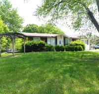 20 Minutes to Broadway and Fenced back Yard - Accommodation Rooms